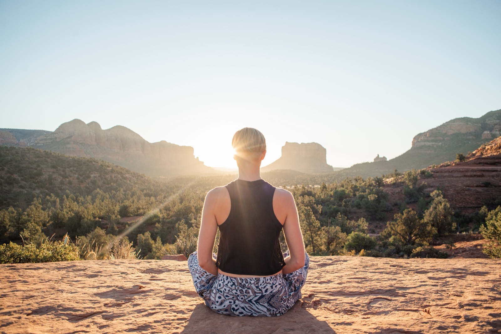 M&eacute;ditation au lever du soleil
